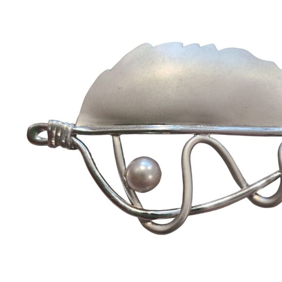 Brushed Silver Wire Leaf Brooch - Picture 3 of 4